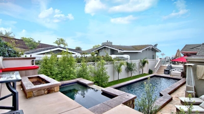 Multi-level pool and spa with a fire pit Photo